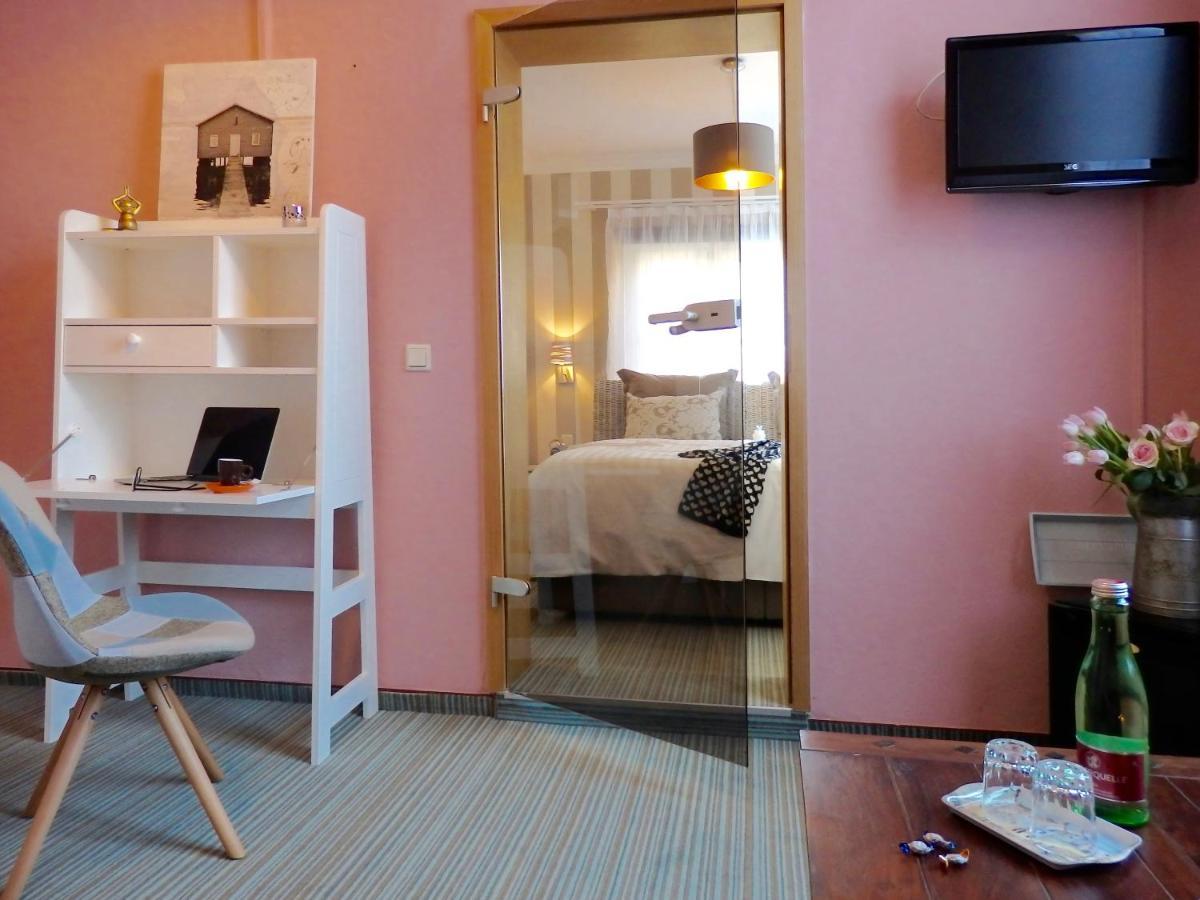 Strandhotel Villa Louisa & Appartementhaeuser Villa Josephine Und Villa Christine Juliusruh Ngoại thất bức ảnh